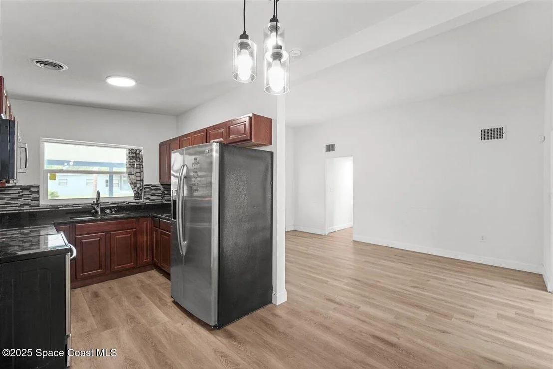 Photo of 411 Thomas Avenue