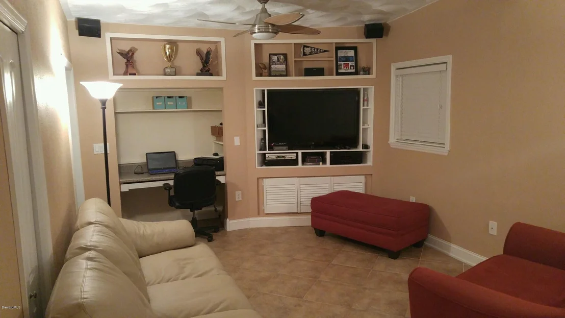 Photo of 476 Crescent Drive