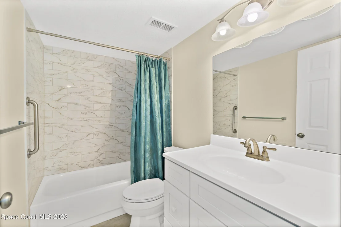 Photo of Unit 5E at 2475 Eagle Drive