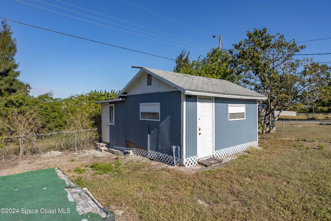Photo of 1064 Cabot Drive NE