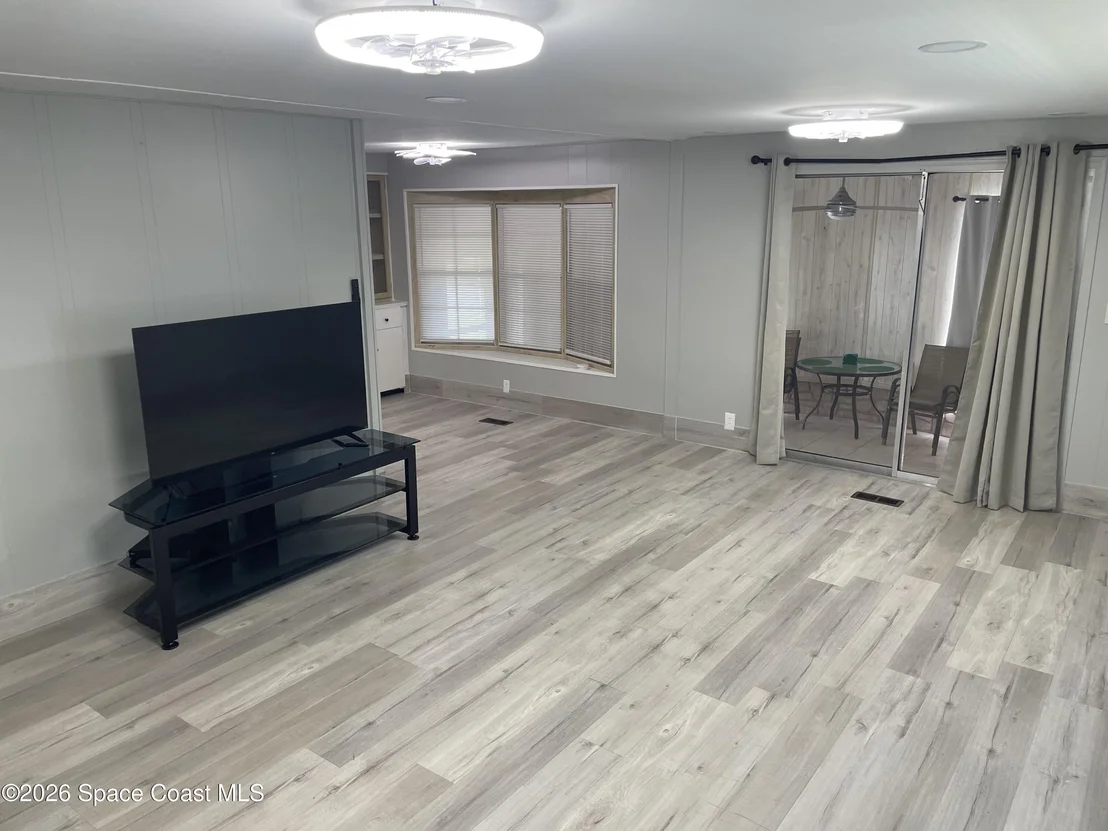 Photo of 621 Oleander Circle