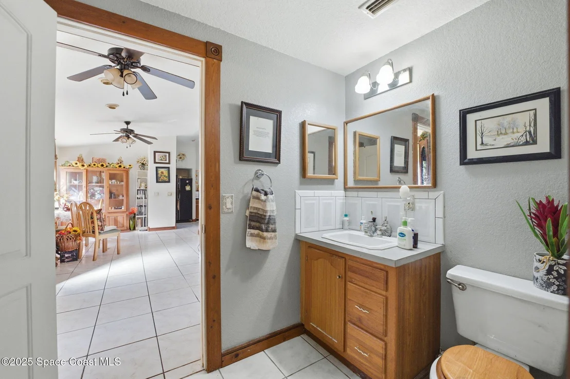 Photo of 2821&2825 Lionel Road