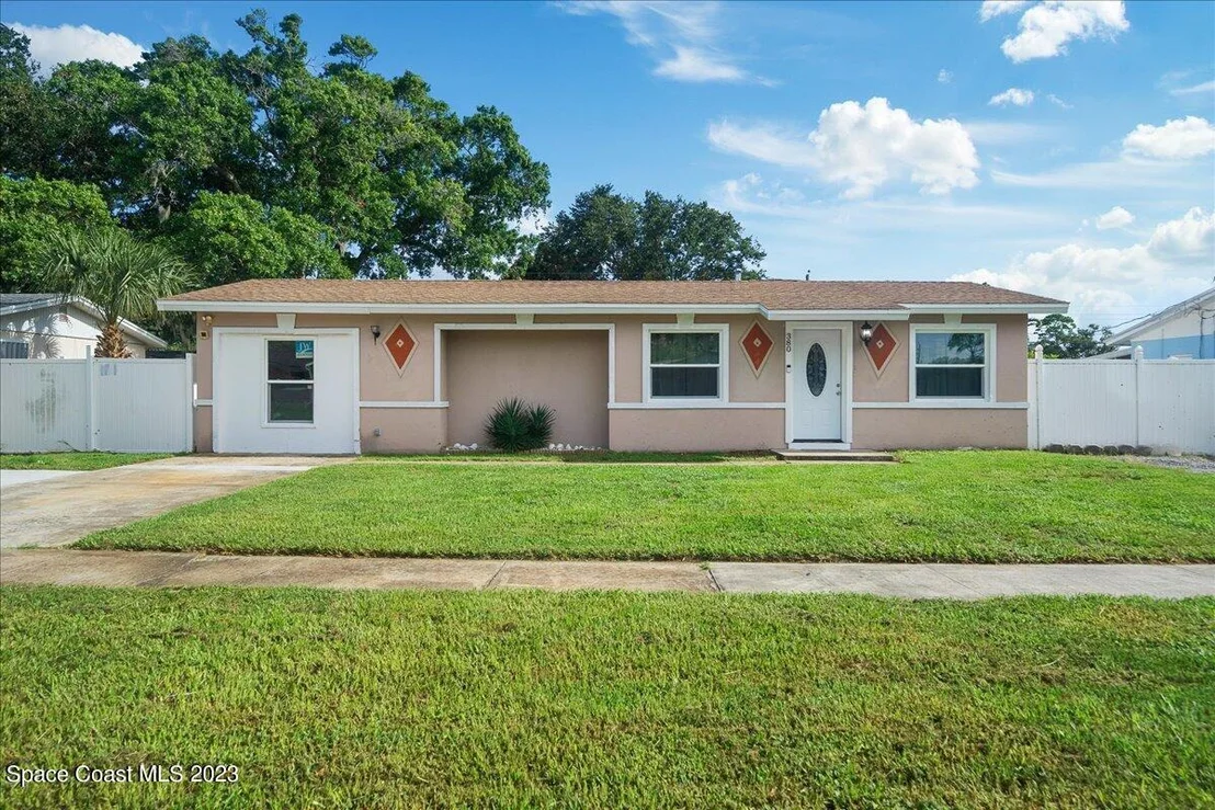 Photo of 380 Maple Place