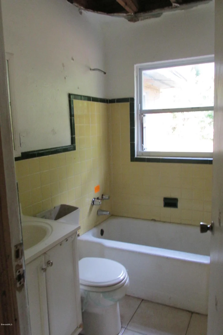 Photo of 84 NW Irwin Avenue