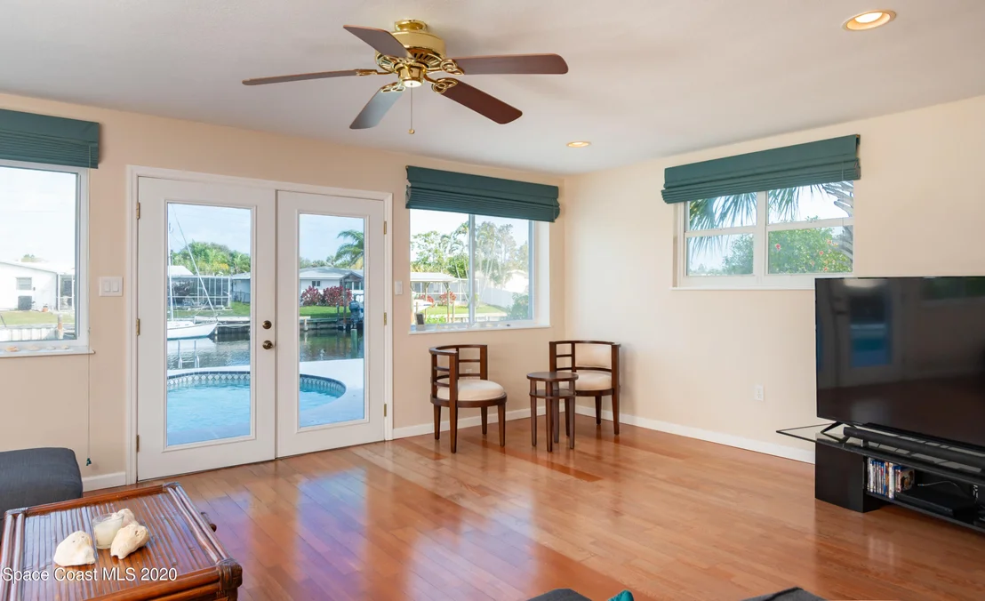 Photo of 439 Sandpiper Drive