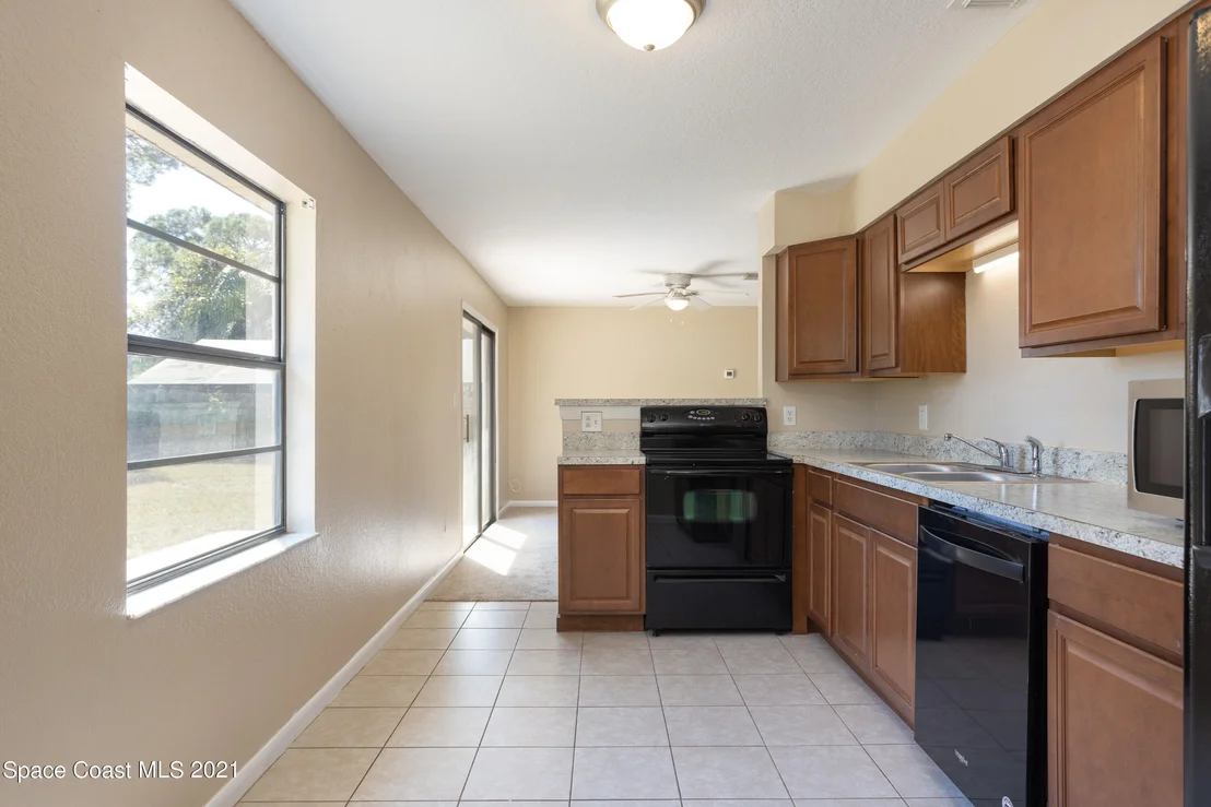 Photo of 5649 Jamaica Road