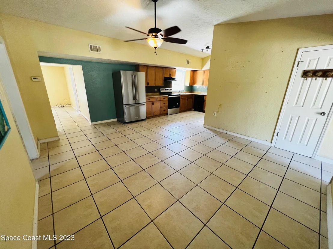 Photo of 305 Iris Street