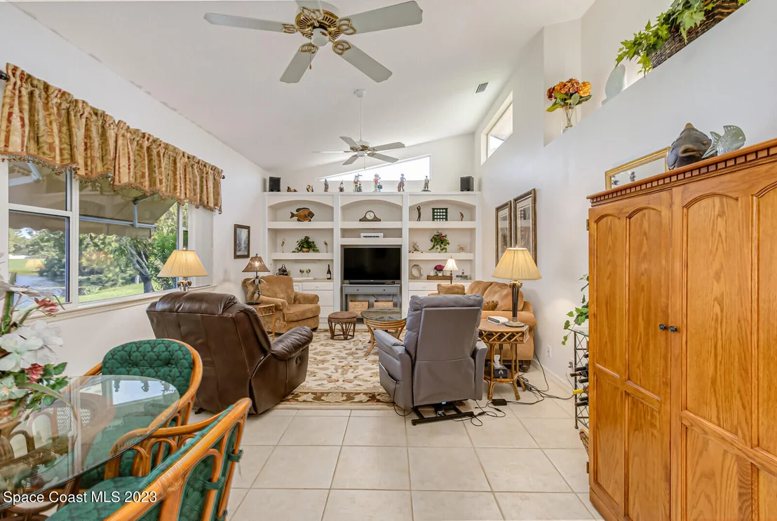 Photo of 986 Somerset Lane