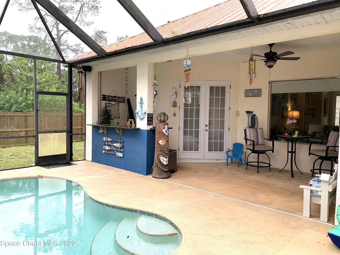 Photo of 2325 Commodore Boulevard