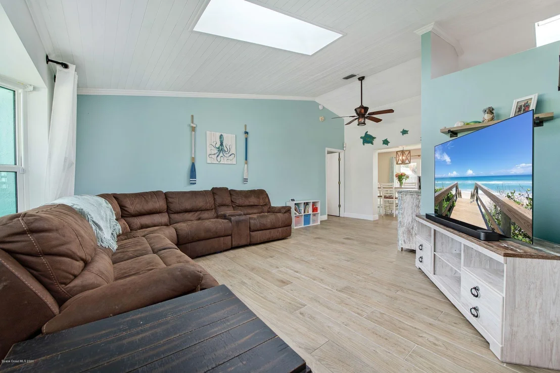 Photo of 229 Chalet Avenue