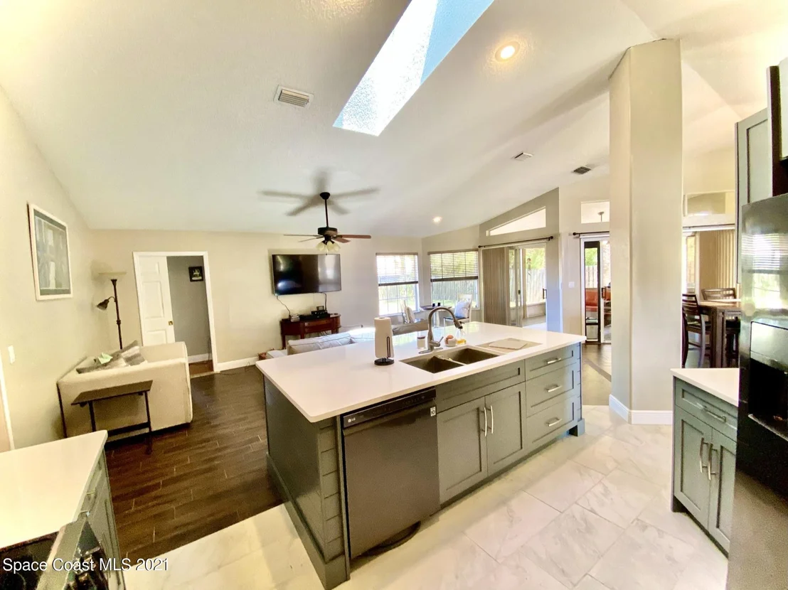 Photo of 5650 Brandon Street