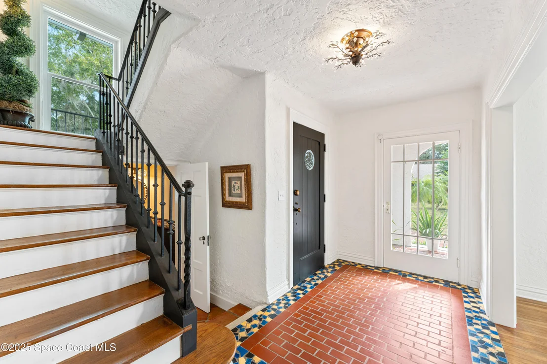 Photo of 121 Circle Drive