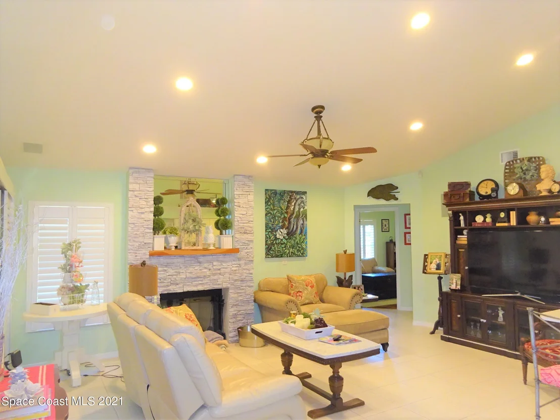 Photo of 941 Pelican Lane