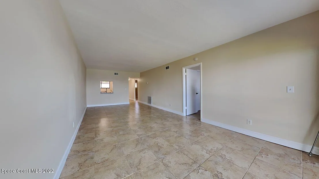 Photo of Unit 104 at 3901 Dixie Highway NE