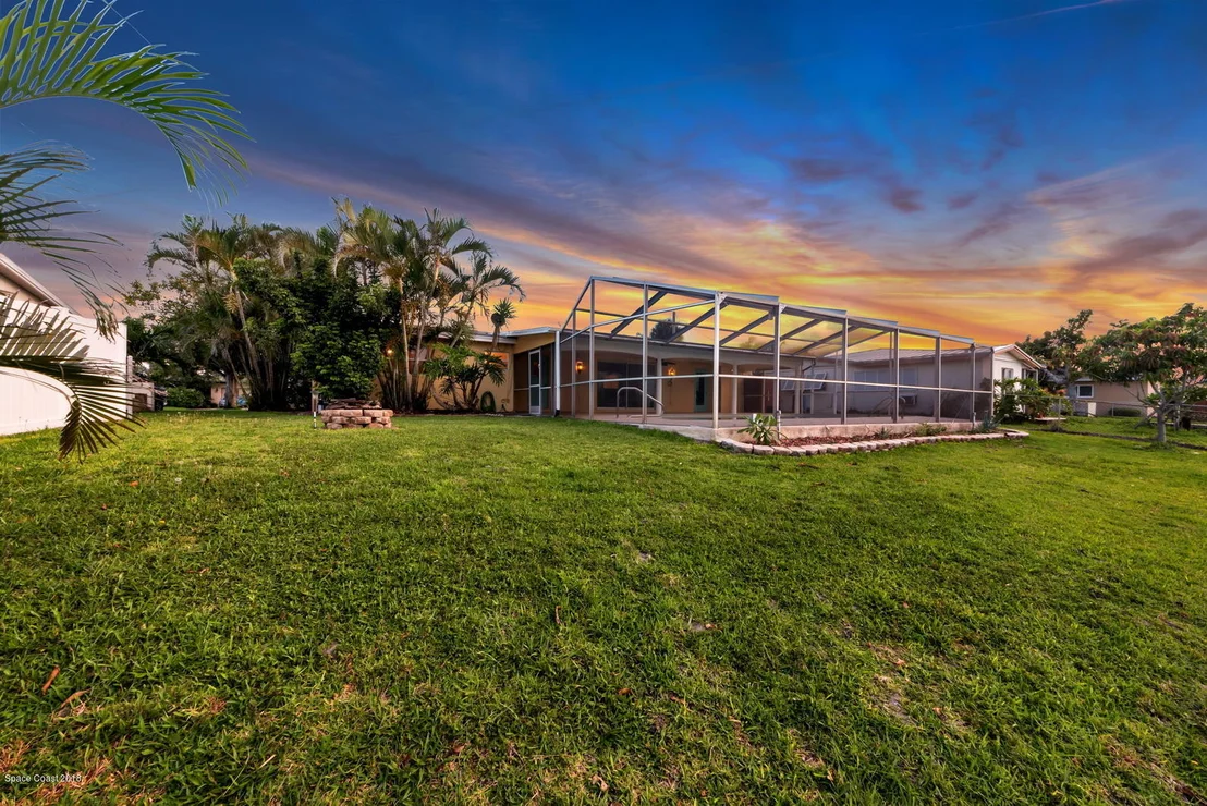 Photo of 433 Cardinal Drive