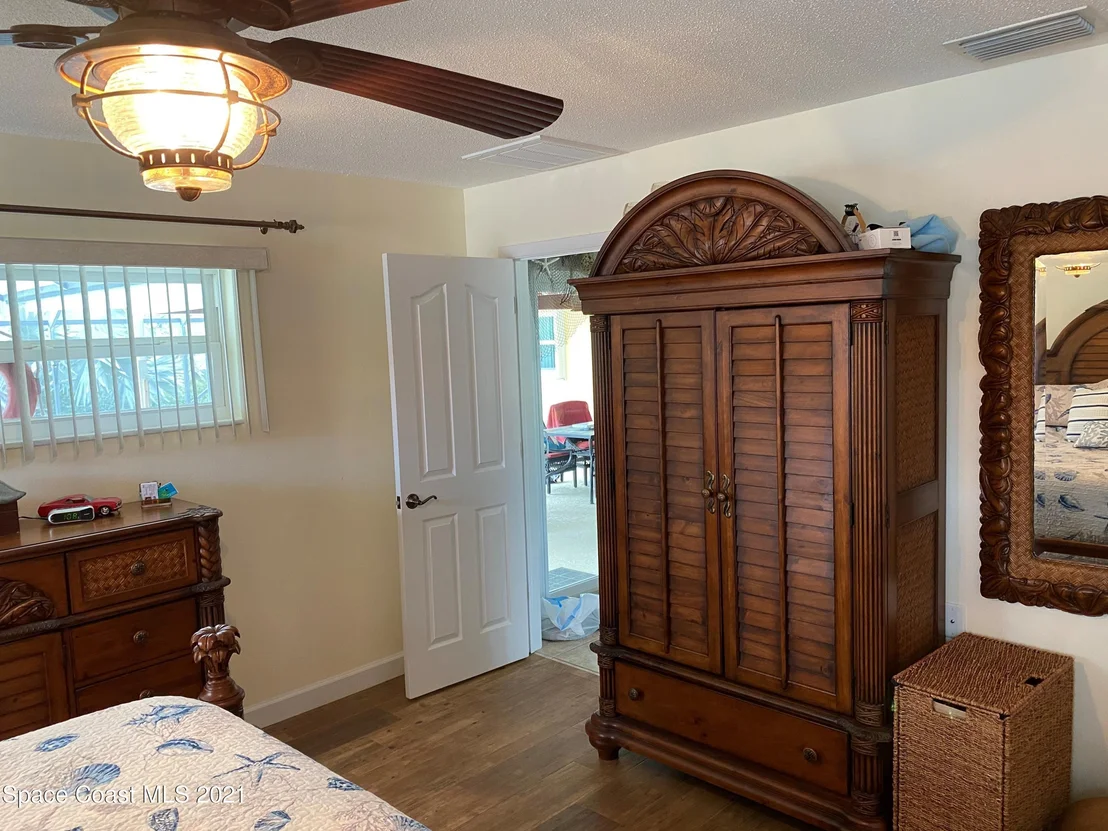 Photo of 445 Hamlin Avenue