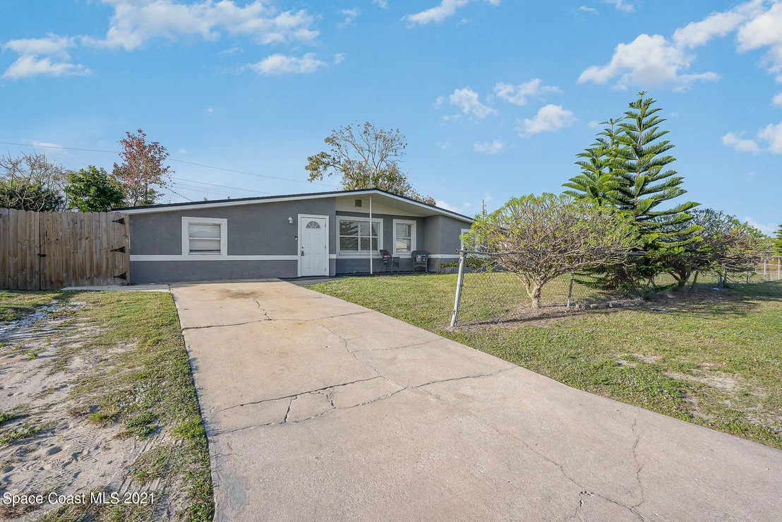 Photo of 2210 Allan Adale Road
