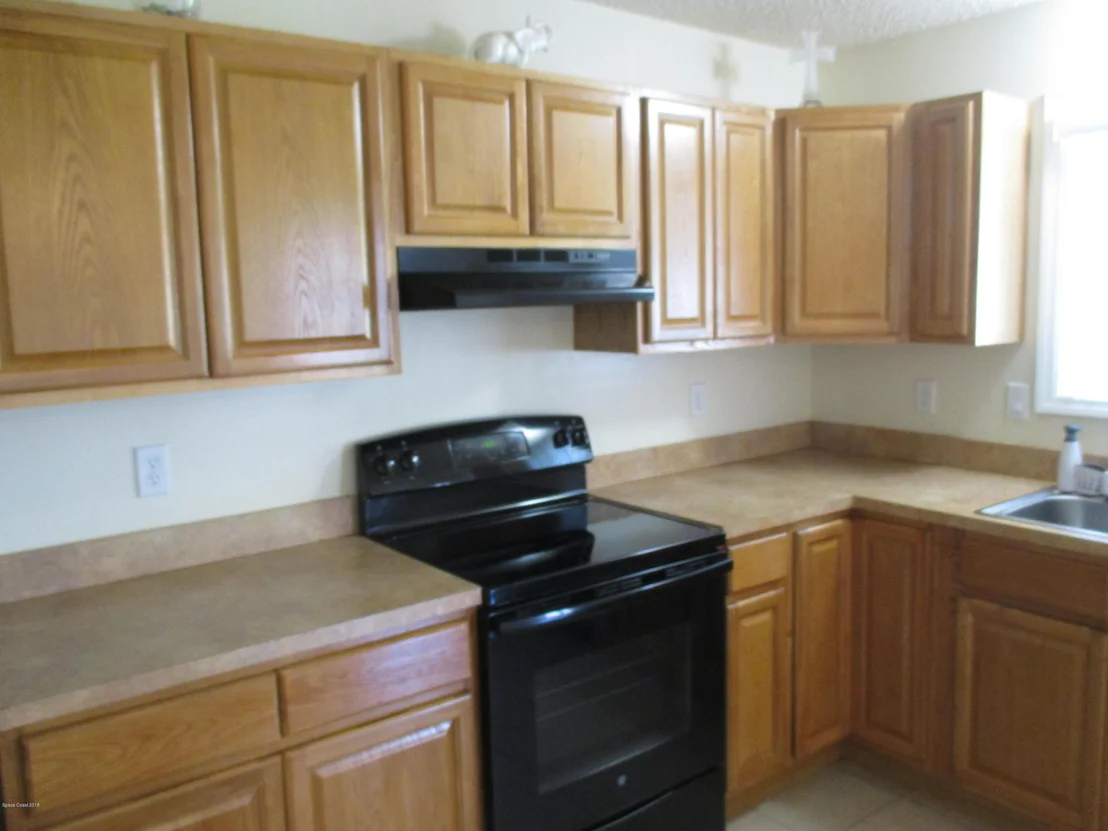 Photo of 790 Becker Avenue NE