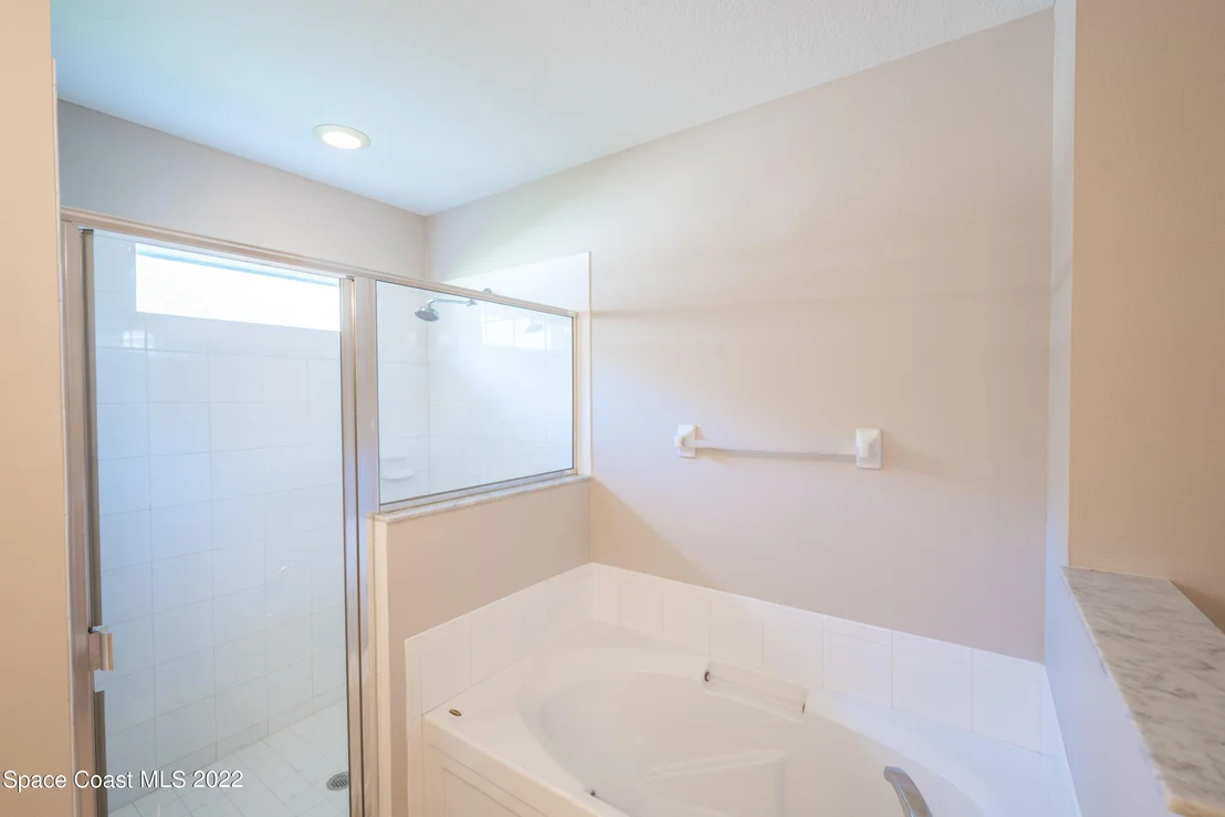 Photo of 904 Tavernier Circle NE