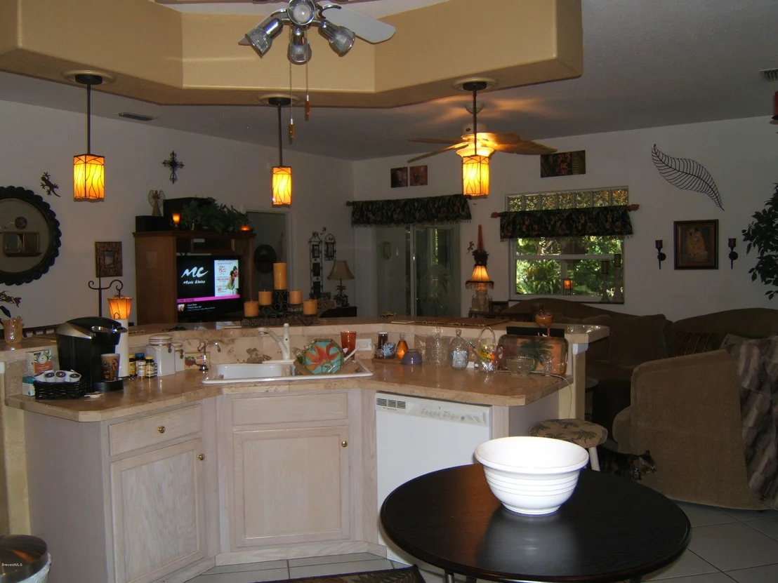 Photo of 7235 Carillon Avenue