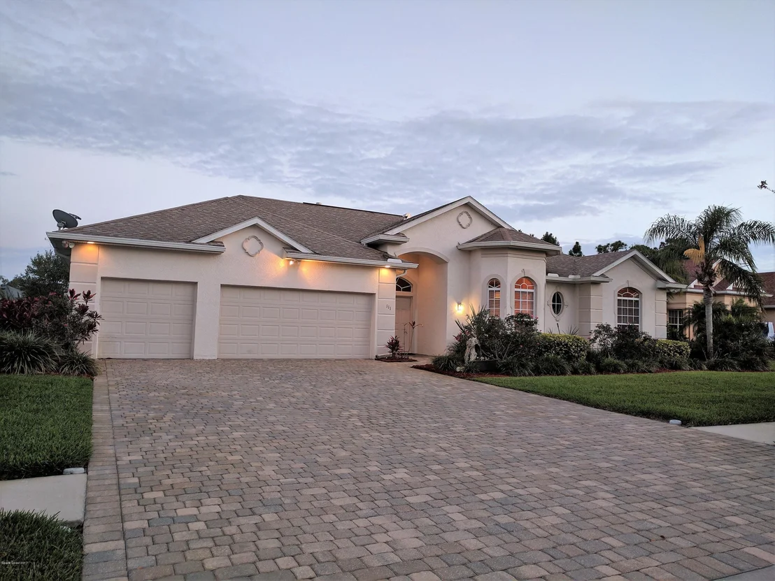 Photo of 111 SE Ridgemont Circle SE