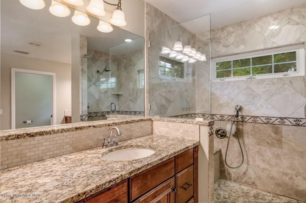 Photo of 677 W Pine Road