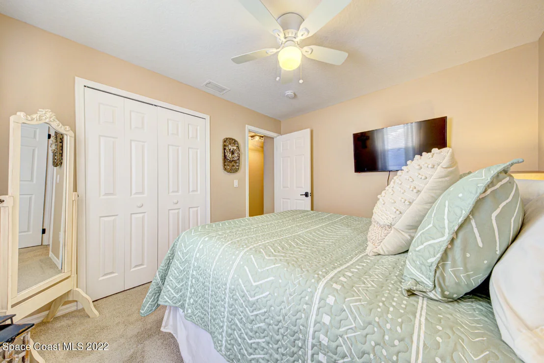Photo of 985 Pelican Lane