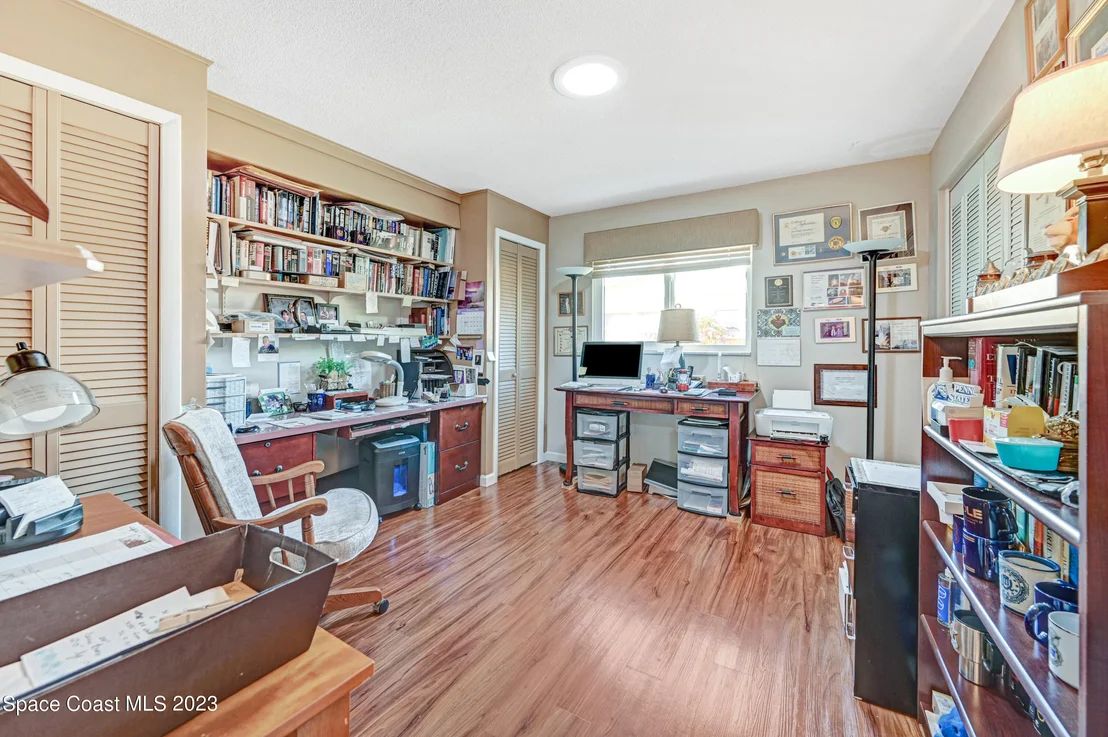 Photo of 405 Thrush Drive