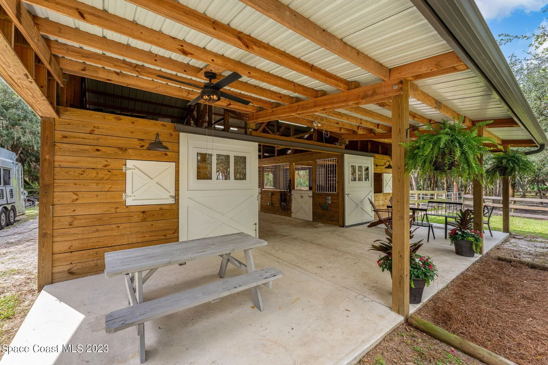 Photo of 5595 Willoughby Drive