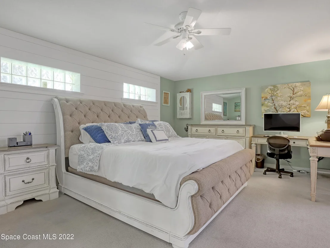 Photo of 4304 Long Lake Road