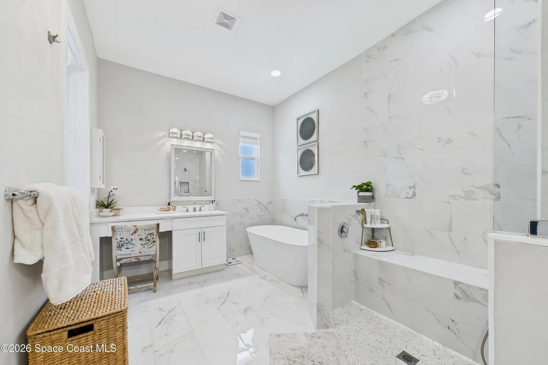 Photo of 2345 N Riverside Drive