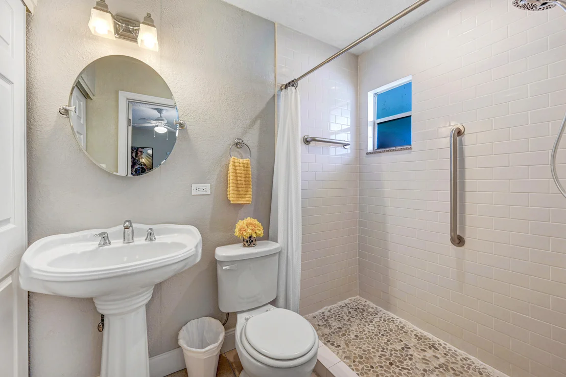 Photo of 798 Montclair Road NE