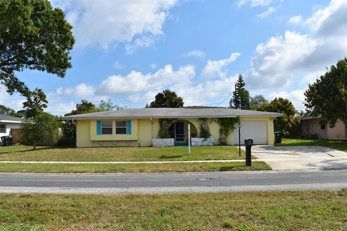 Photo of 720 Bianca Drive NE
