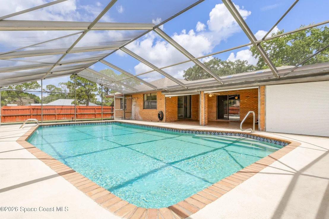 Photo of 460 Neptune Drive NE