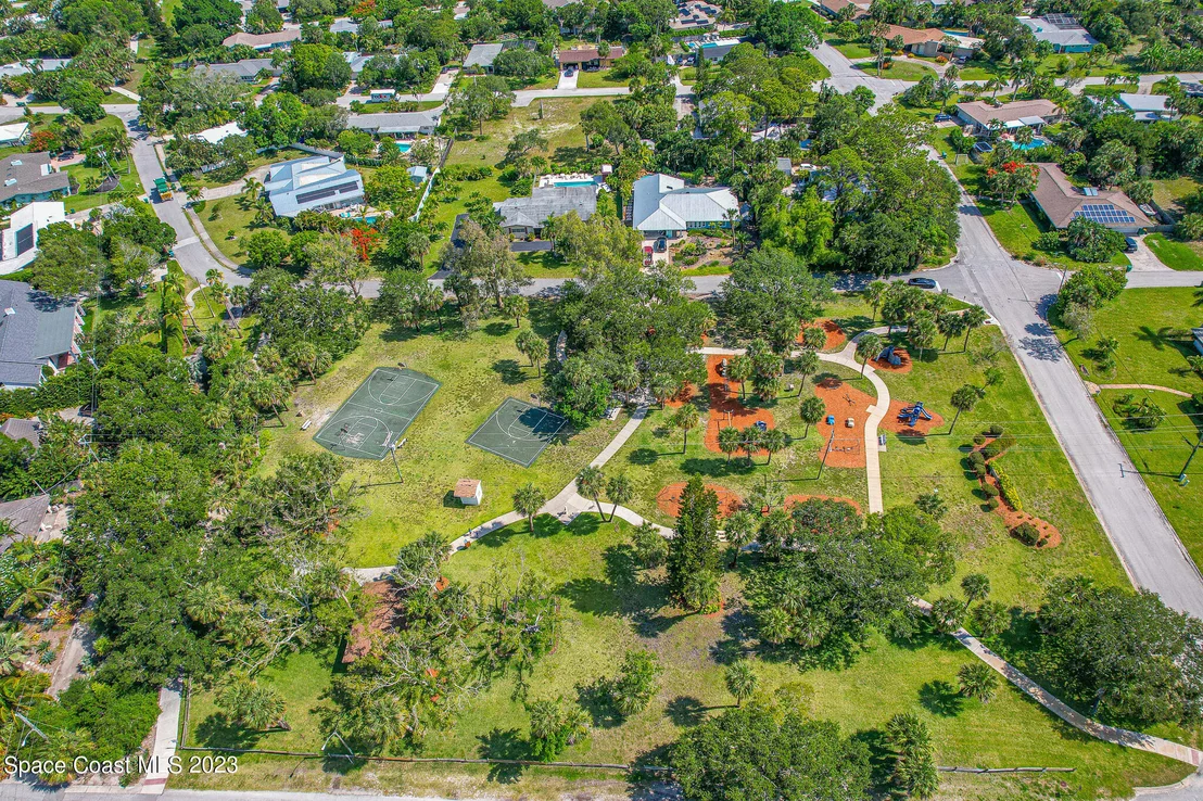 Photo of 804 S Riverside Drive