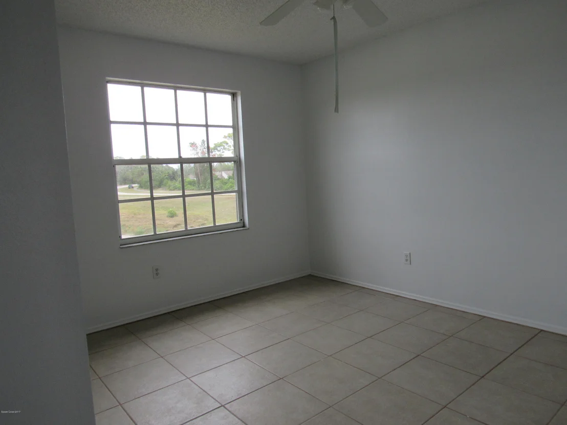 Photo of 969 NE Wateroak Drive