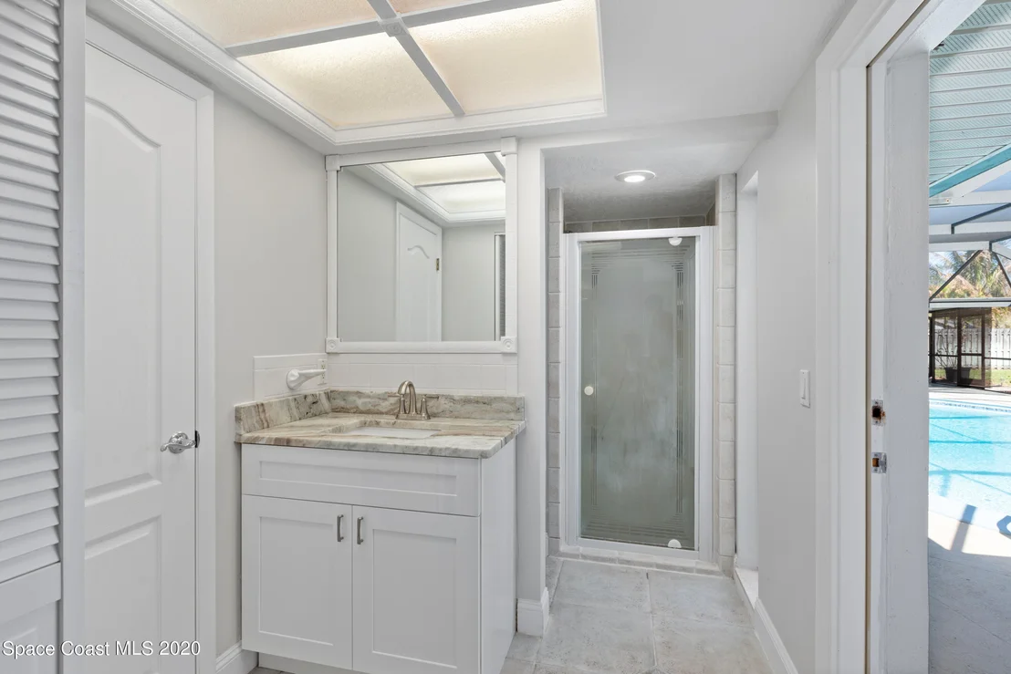Photo of 609 Roberts Lane NE