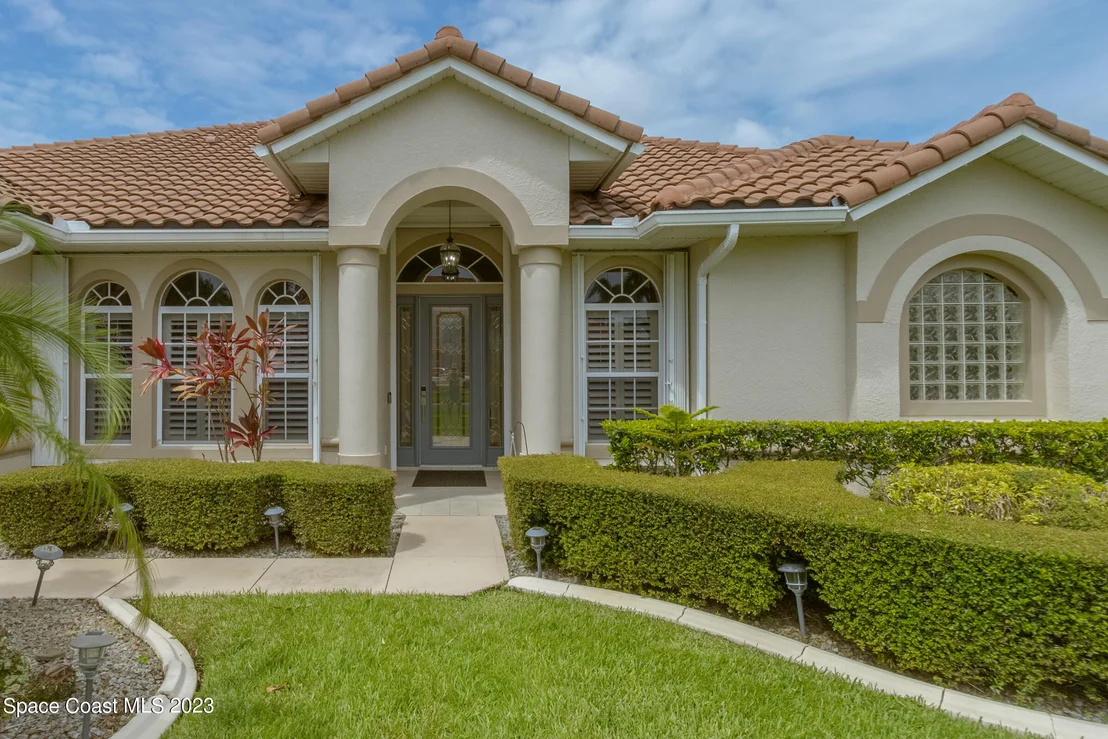 Photo of 844 Chatsworth Drive