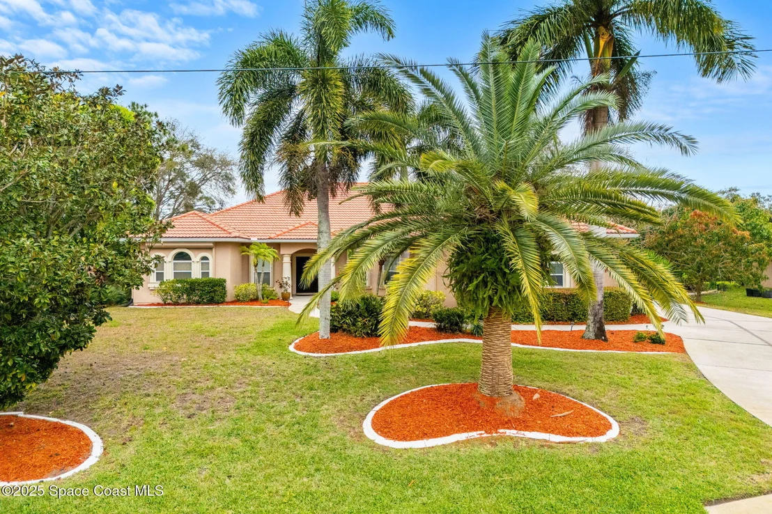 Photo of 4443 Long Lake Road