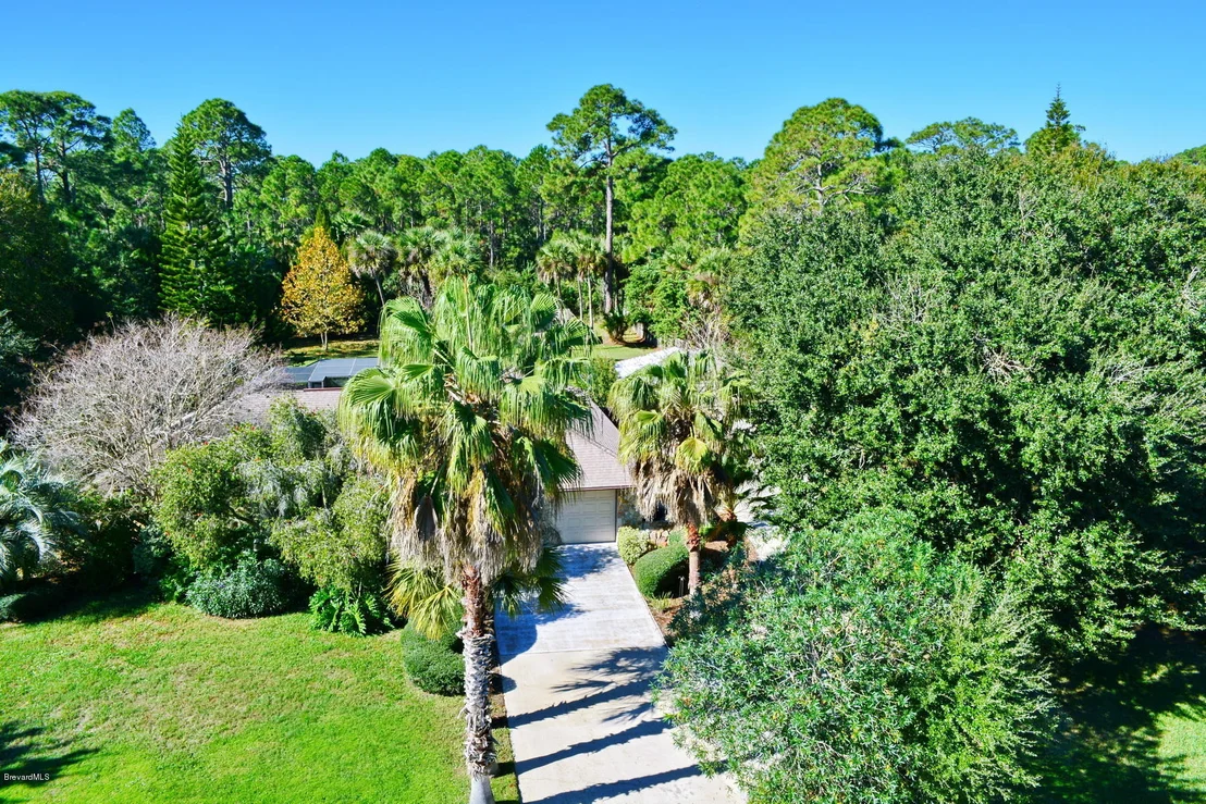 Photo of 1827 S Live Oak Drive