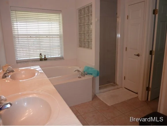 Photo of Unit 21 at 5201 Ocean Beach Blvd
