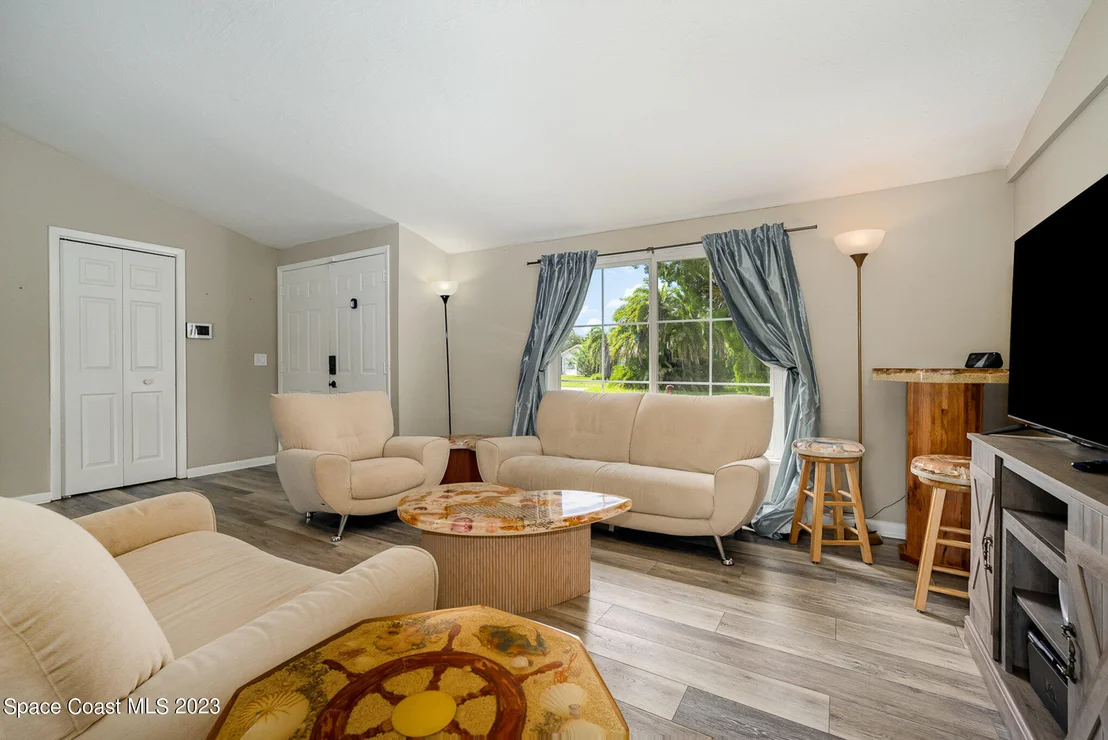 Photo of 705 Angle Street NE