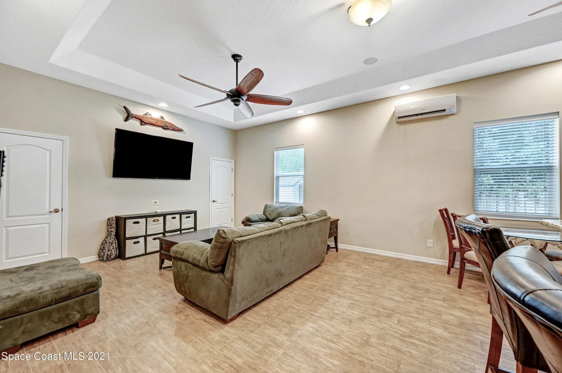 Photo of 5917 Newbury Circle