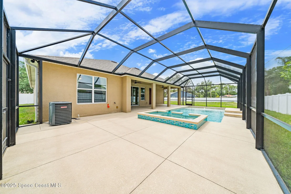 Photo of 539 Balcom Terrace SE