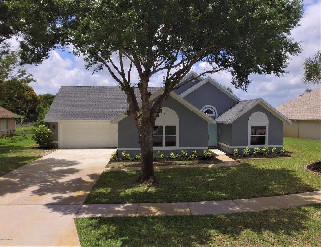 Photo of 2090 Lionel Drive