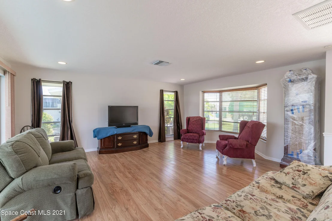 Photo of 483 Sandpiper Drive