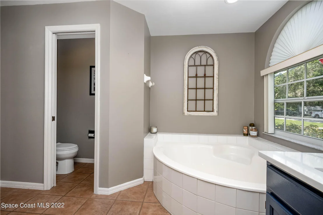 Photo of 1434 Van Eck Road NE