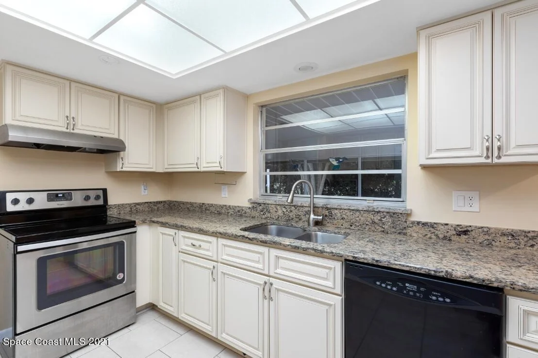 Photo of 781 Pebble Beach Avenue NE