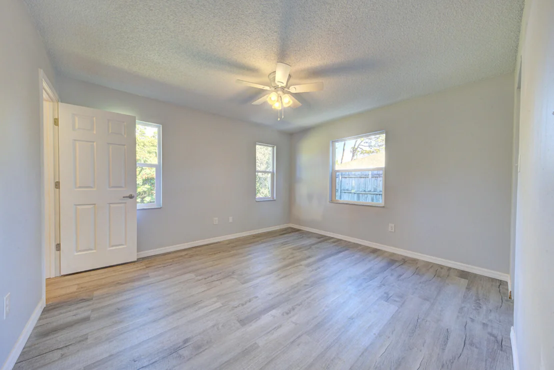 Photo of 5356 Jamaica Road