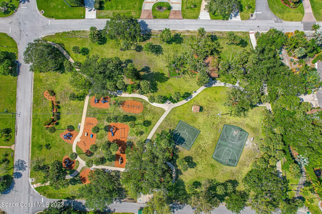 Photo of 804 S Riverside Drive
